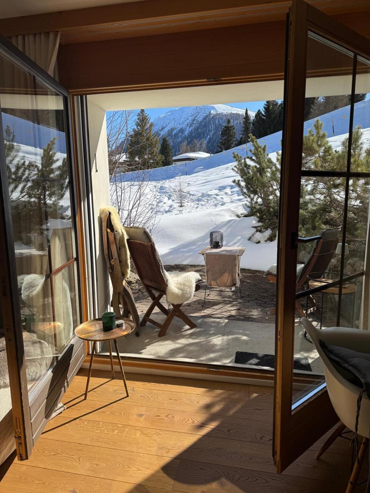 - Ausstattung - Lage * Davos
